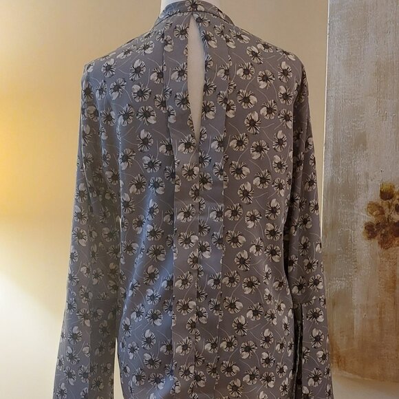 Banana Republic Silver Grey Floral Print Blouse Sz Small - Picture 2 of 8